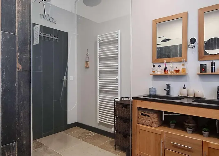 Maison A Royan Avec Piscine Pour 5 Personnes - Fr-1-494-191 *